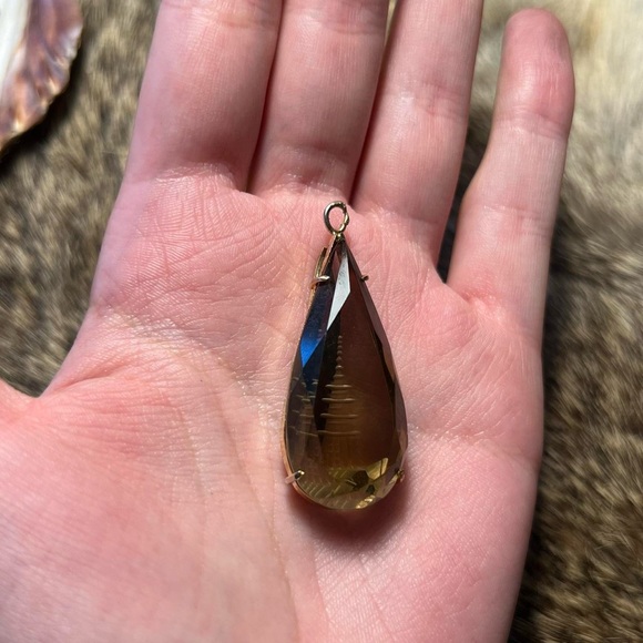 Gorgeous Smokey quartz carved pagoda intaglio pendant - Picture 4 of 5